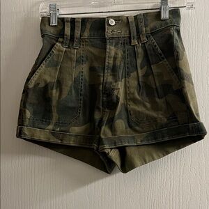 Hollister Camo High-Waisted Women Shorts